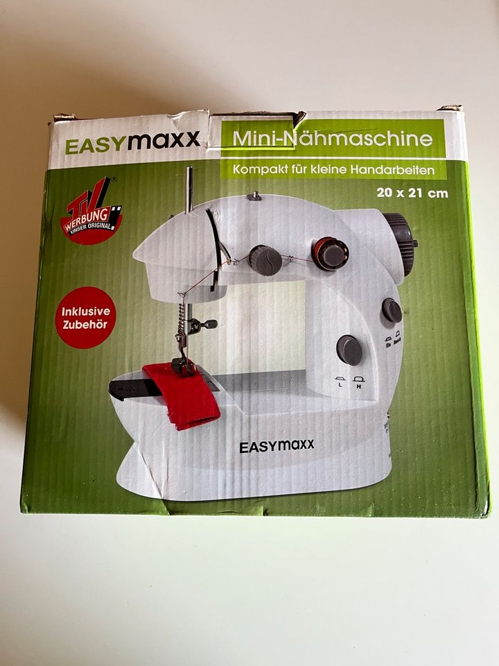 Easy MAXX Mini-Nähmaschine in Rohr