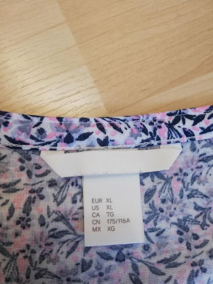 H&M Shirt Gr XL 44/46 Blümchen blau rosa weiß Oberteil in Altdorf