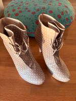 Schuhe Dogo 39 Punkte beige Absatz neu Brandenburg - Ludwigsfelde Vorschau