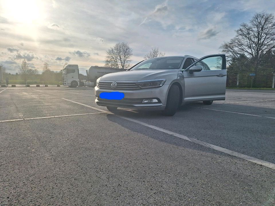 VW Passat B8 2.0 TDI DSG VOLL AHK ACC PAN in Bochum