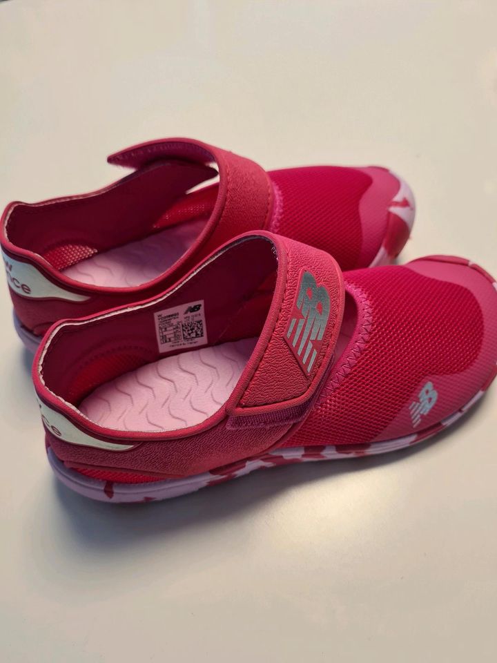 New Balance Sandalen Kinder Sommer Größe 33 in Bergheim