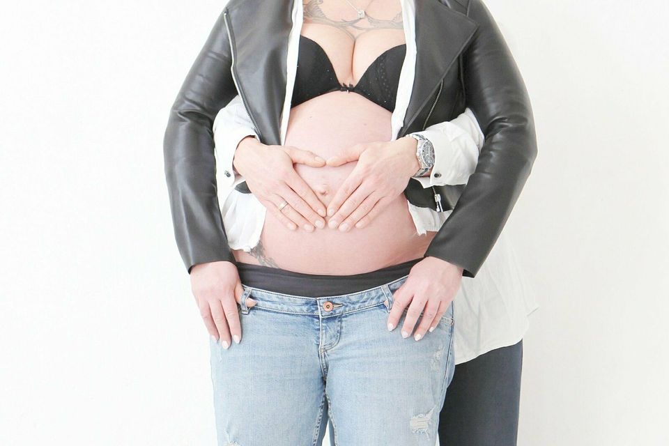 Babybauch Foto Schwangerschafts Shooting Profi Fotograf in Leipzig