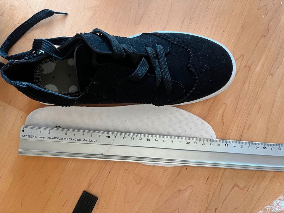 Sneaker schwarz Größe 38 (eher 37) von Orthomoden in Vörstetten