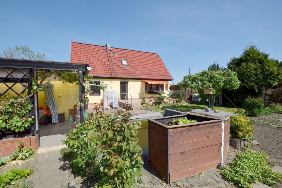 Sehr gepflegtes, schönes Einfamilienhaus in ruhiger Lage mit großem Garten, Keller + Garage... in Halberstadt