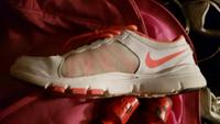 Gebrauche Nike Damen Sportschuhe in der Grösse:40,5 in gutem Zust Sachsen - Freital Vorschau
