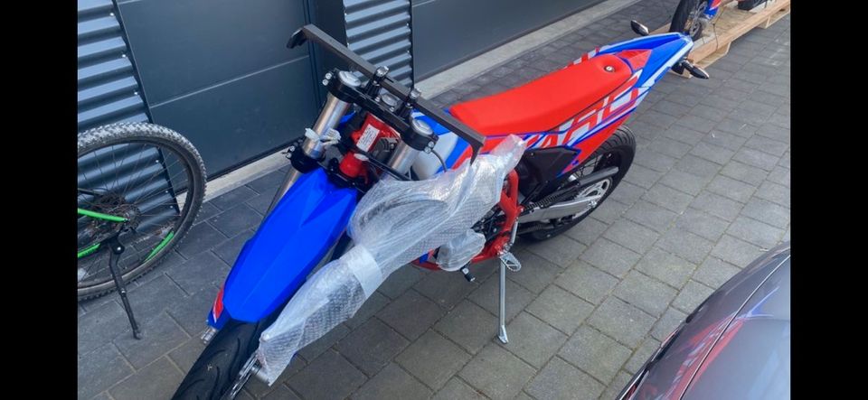 Beta RR 125 R Supermoto Neu gerade eingetroffen sofort lieferbar in Neuching