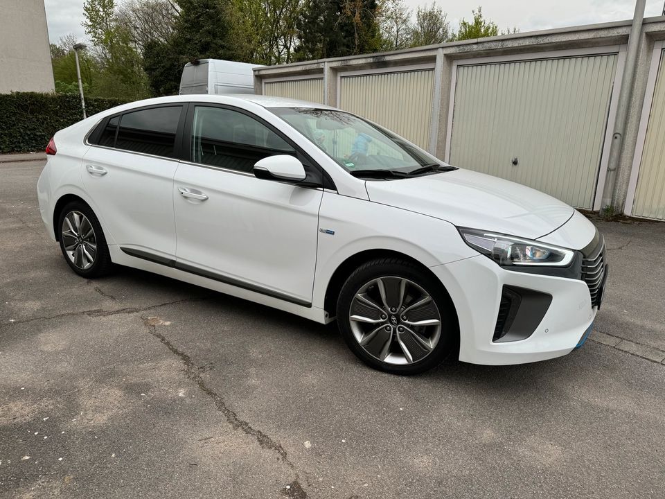 HYUNDAI IONIQ Premium HYBRID,Vollleder,Xenon,Navi,Scheckeft in Neuss