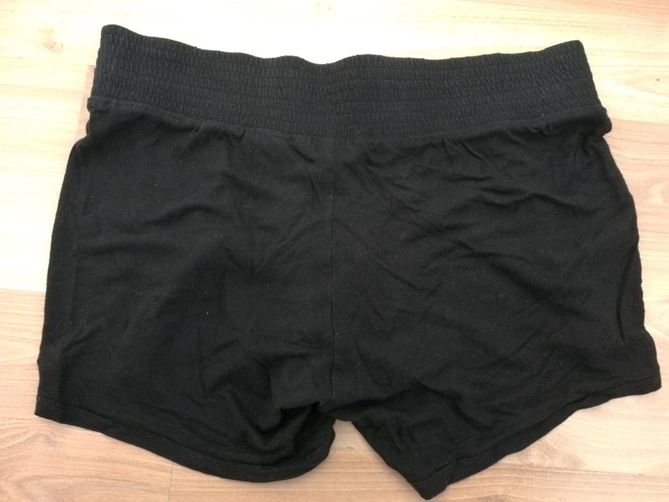 Shorts H&M M Mama schwarz Umstandshose kurz Umstandsshorts in Berlin