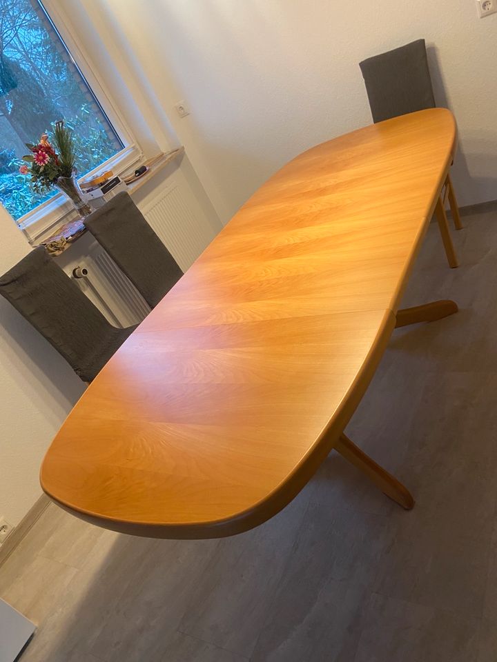 Holztisch auf 220 cm ausziehbar in Ebstorf