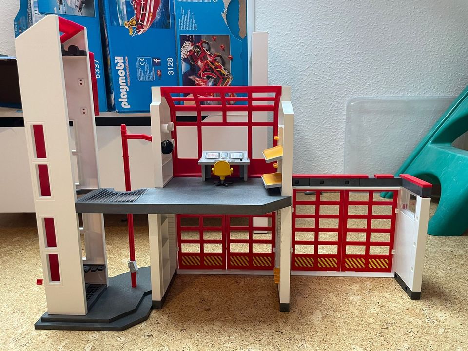 Playmobil Feuerwehr Station+ viele Autos in Spay