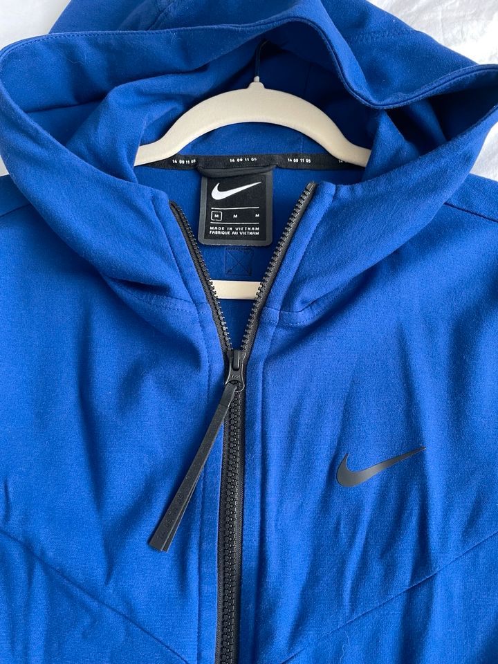 Nike Tech Pack Full Zip Hoodie Größe M in Berlin