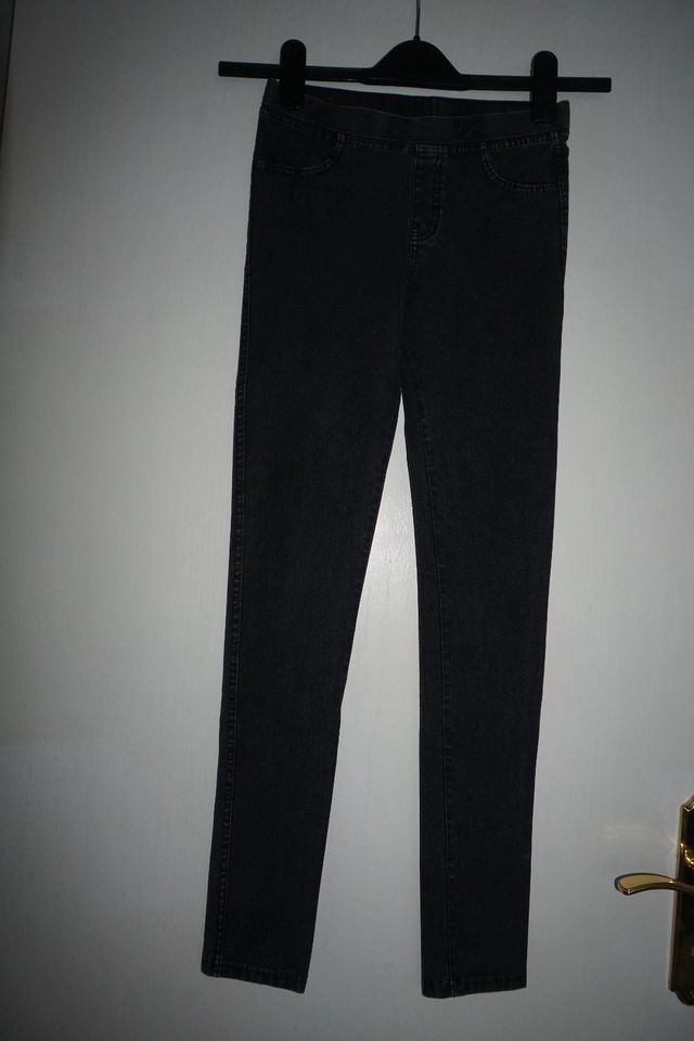 Mädchen Stretch Hose Schlüpfhose schwarz H&M Gr. 158 in Kassel