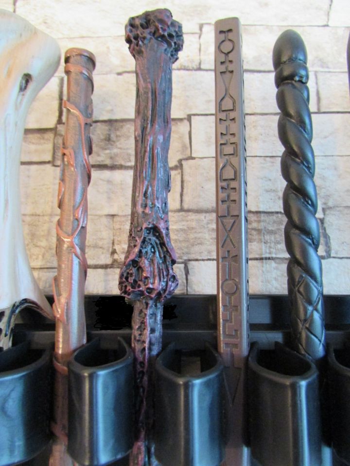 Harry Potter Zauber-Stäbe (33-39 cm+Metal Kern)+Wandhalterung in Simbach