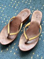 UGG Zehentrenner Sandalen Gr 38 Leder braun Damen Schuhe Bad Doberan - Landkreis - Bad Doberan Vorschau