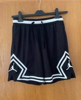 Schwarz weiße Nike Jordan Shorts mit Seitentaschen M Hessen - Zwingenberg Vorschau
