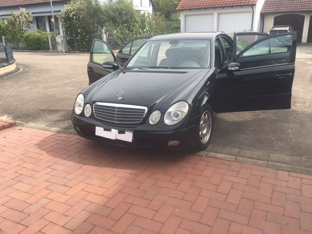 Mercedes-Benz E 220 CDI CLASSIC schwarz in Postbauer-Heng