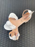 Sandalen Cinque Sandaletten weiß Größe 39 NEU Hessen - Wöllstadt Vorschau