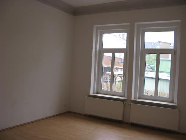 Schöne 2-Zimmer-Wohnung 48 m² großer Balkon, ruhig gelegen  und frisch renoviert. Gute Hausgemeinschaft. in Plauen