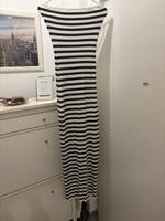 Bershka Stretchkleid schwarz weiß gestreift Bandeau lang Gr.M NEU Hessen - Glauburg Vorschau