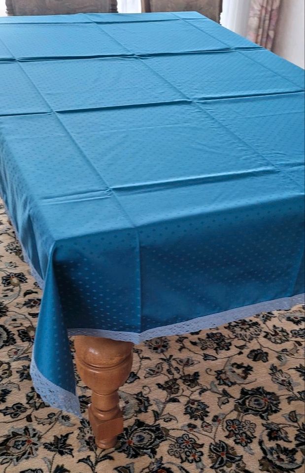 NEUWERTIG Tischdecke glänzend 230 x 135 cm blau in Straelen