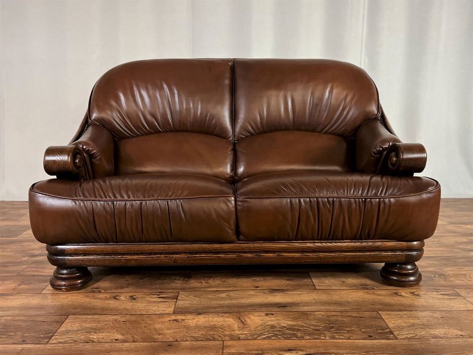 Englisches Ledersofa Vintage Couch Brutalist Chesterfield Barock in Hüllhorst