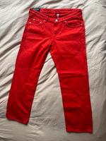 Weekday – Arrow – Baumwoll-Jeans in Rot mit niedrigem Bund - RED Friedrichshain-Kreuzberg - Kreuzberg Vorschau