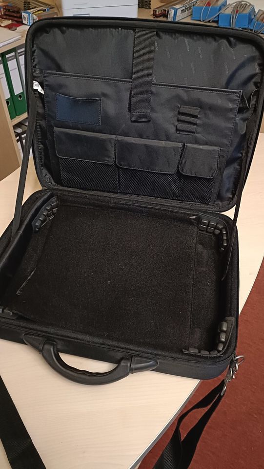 Robuste, große Laptop Notebook Tasche in Ilsede