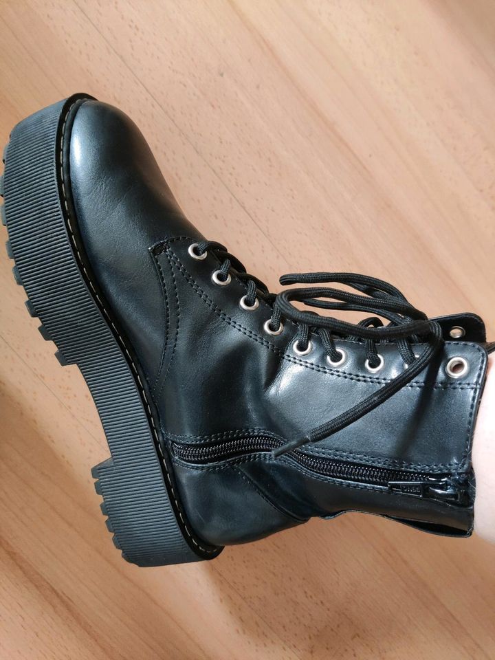 H&M Boots Stiefel Plateau mit Reißverschluss Gr. 40 in Greiz