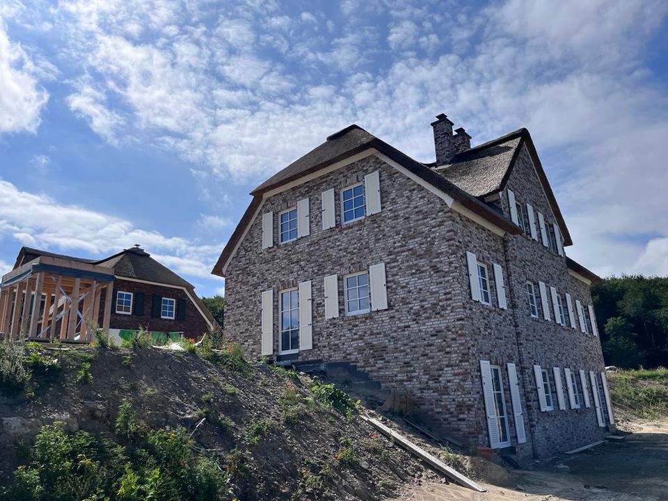 Reetdachvillen am Schloss - Ihre Ferienkapitalanlage im Herzen von Lohme auf Rügen in Lohme Rügen