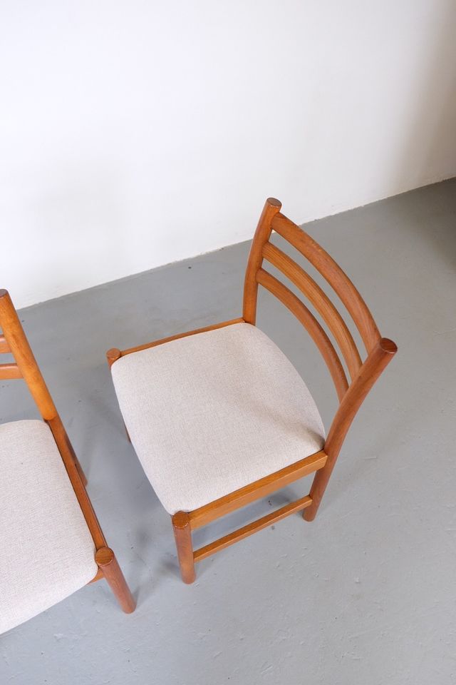 2 Stück Vintage Stühle 60er 70er Neubezug Mid Century Teak Retro in Gießen