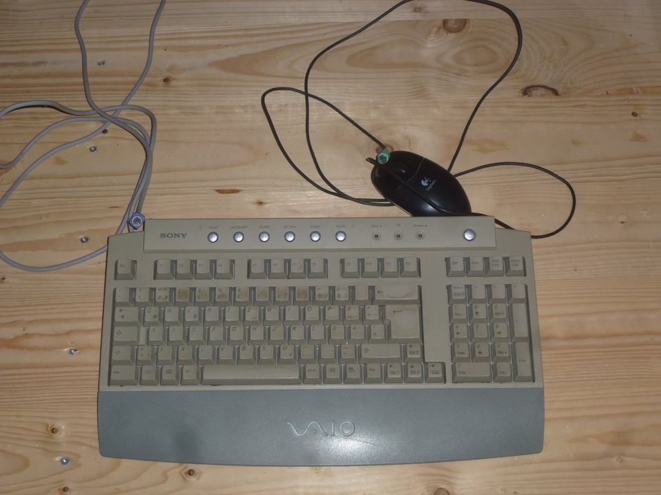alte Tastatur und Maus in Egeln