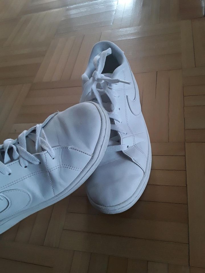 Schuhe Nike Court Royale 2                Gr. 40 Top in Wonfurt