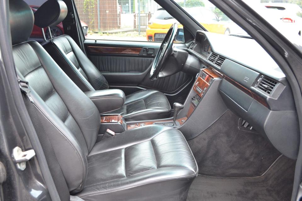 Mercedes-Benz E 280 Automatik/Leder/Klimaautom./AHK/7 Sitzer in Gelsenkirchen
