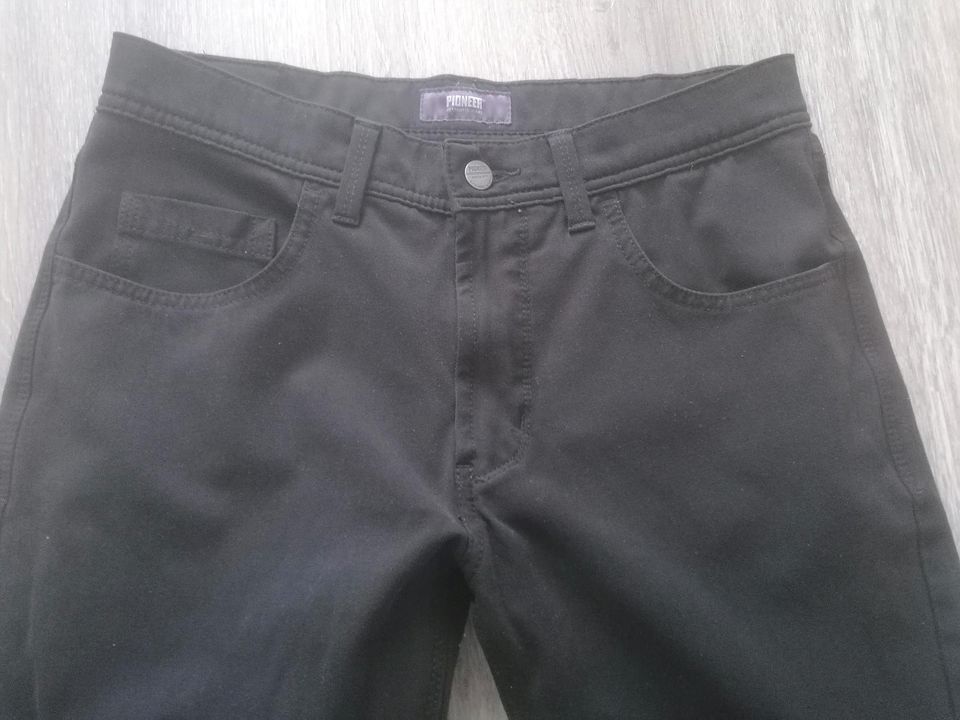 Pioneer Rando W32 L32 schwarz Hose Jeans in Holzkirchen