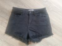 Modische schwarze Jeansshorts in Größe  27 zu verkaufen Nordrhein-Westfalen - Olpe Vorschau