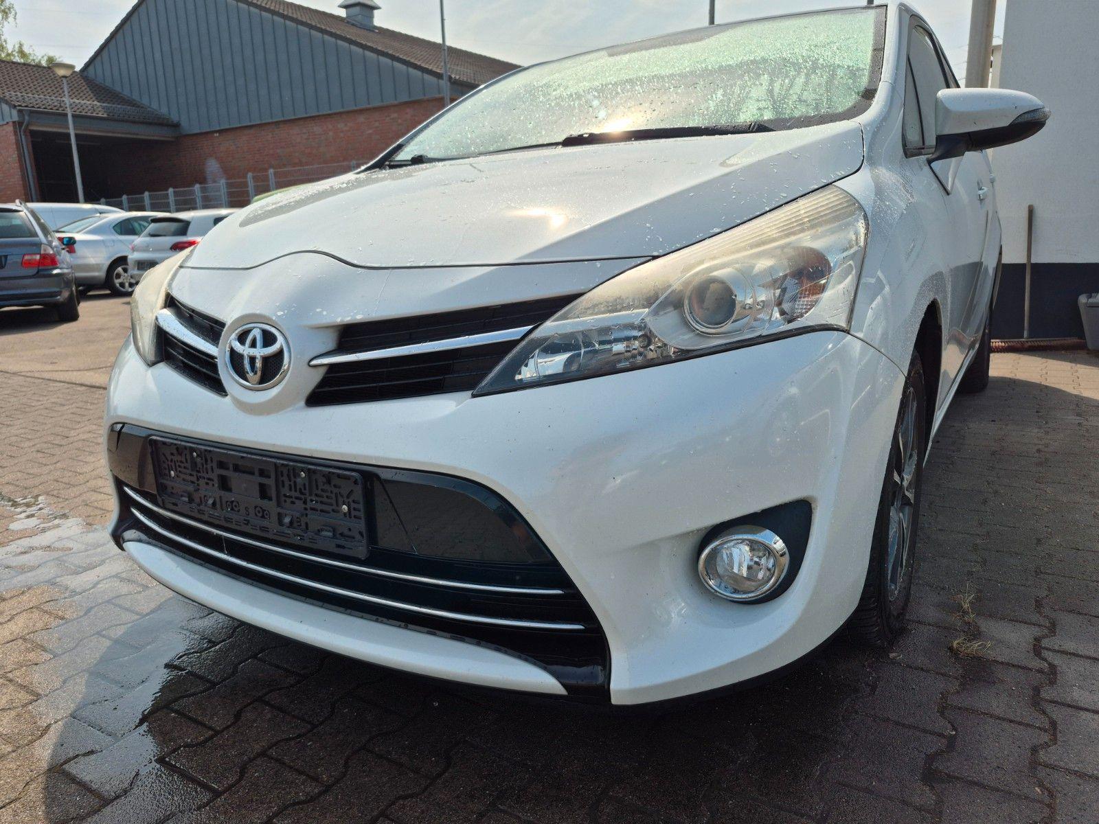 Abbildung des Autos Toyota Verso Life Klimaa…