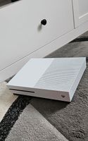 Top Gerät, neuwertiger Zustand  Xbox One S 1TB Konsole (weiß) Baden-Württemberg - Esslingen Vorschau