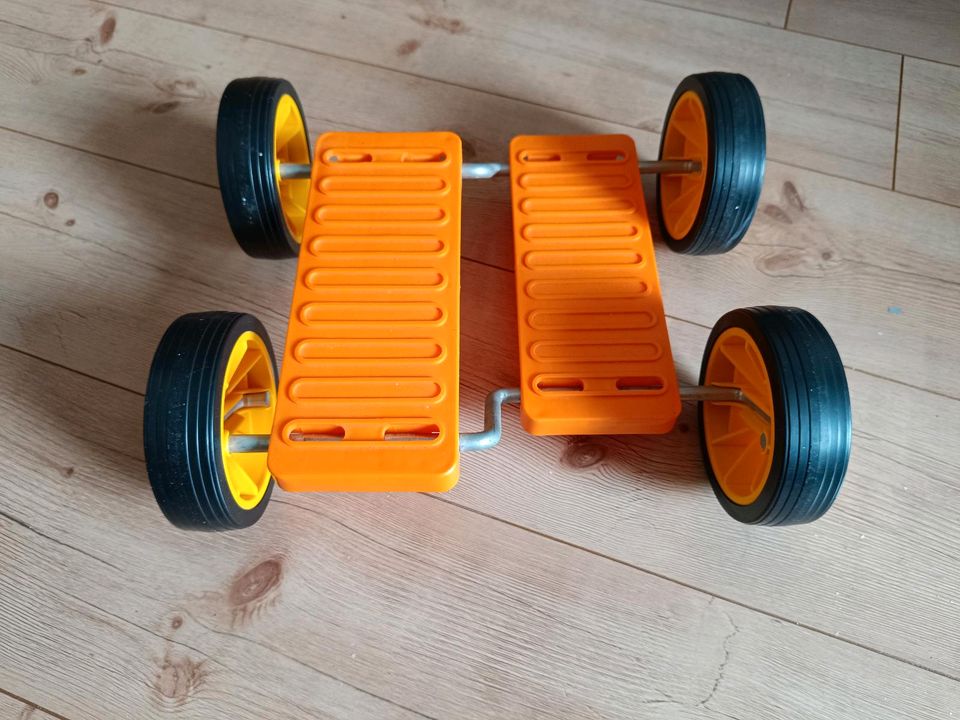 Pedal Roller Kunststoff / nicht original Pedalo in Eggebek