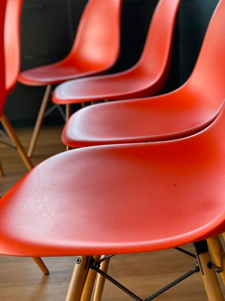 6 original Vitra - Eames Plastic DSW Stühle in orange in Bühl