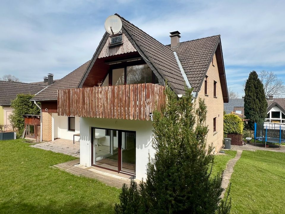 Modernes Zweifamilienhaus mit großem Garten am Hiddeser Berg! in Detmold