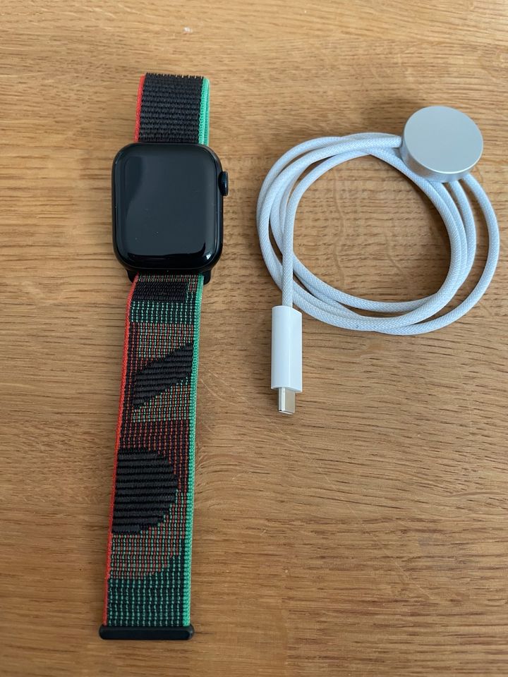 Apple Watch Series 9 GPS 41mm Mitternacht, Sport loop black unity in Langerwehe