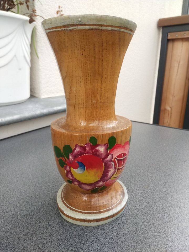 DDR Retro Holz-Vase mit handgemalten Blumen in Leipzig