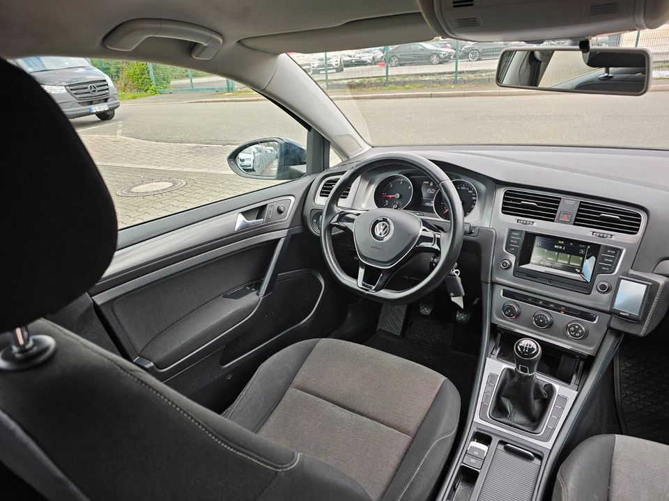 Volkswagen Golf VII TDI BLUE -KLIMA-TEMPOMAT-8X BEREIFT- in Hilden