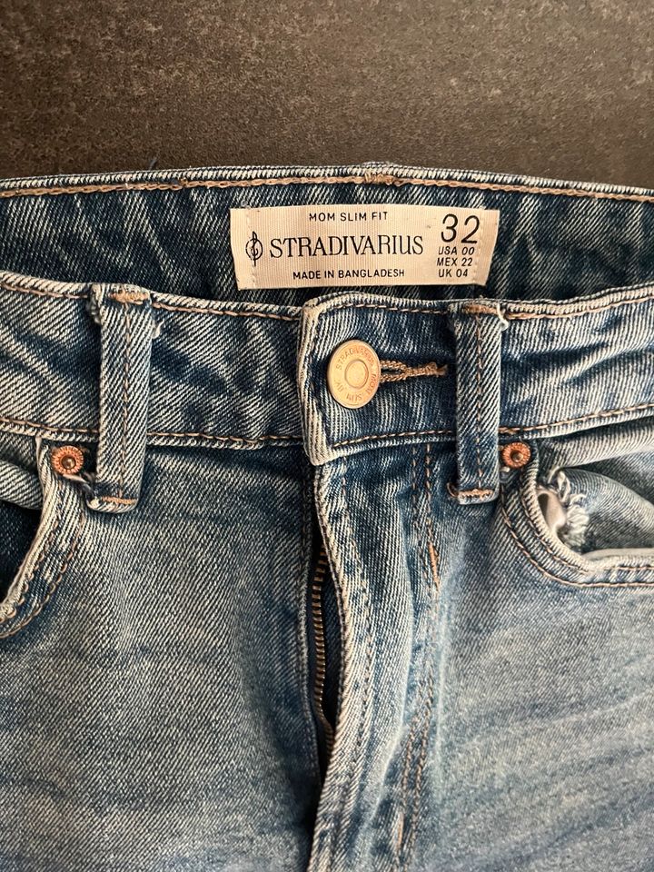 4 Jeans Hose Mom Slim Gr. 32 Stradivarius und Asos in Nordhorn