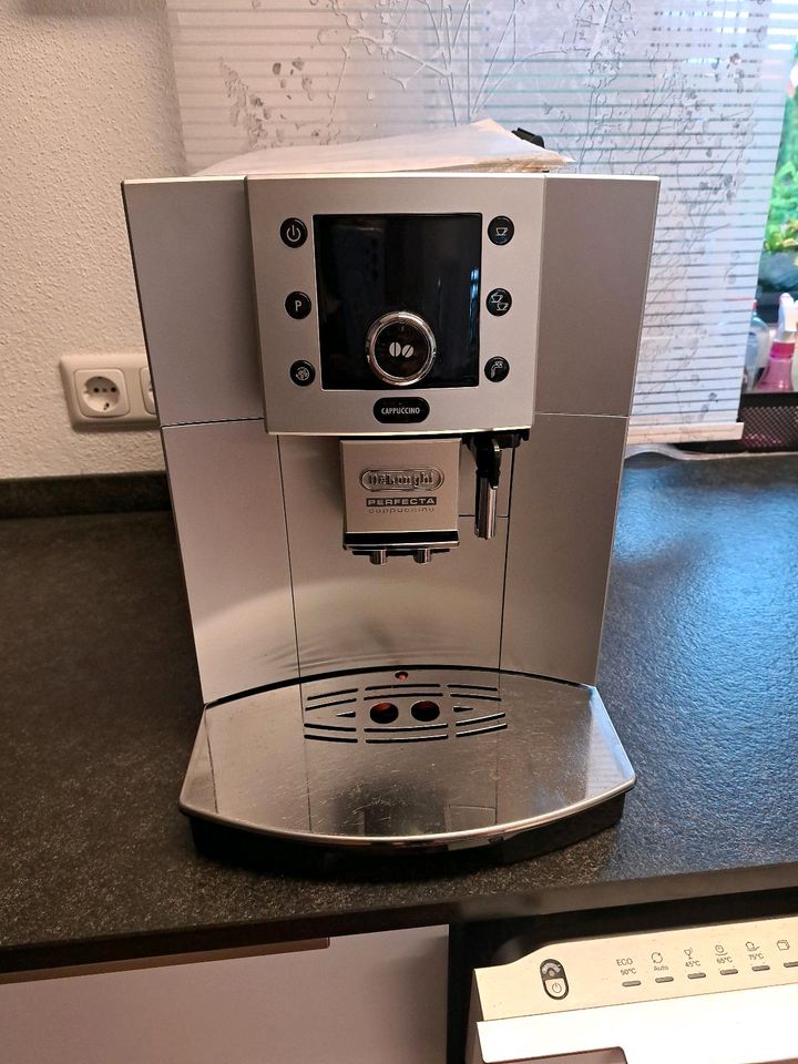 Kaffee/Cappuccino Vollautomat de longhi in Untermeitingen