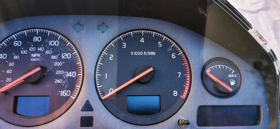 ⭐⭐TACHOMETER-DRHEZAHLMESSER⭐⭐VOLVO V70II⭐P80 2,4 BENZIN BJ2000 in Friedberg