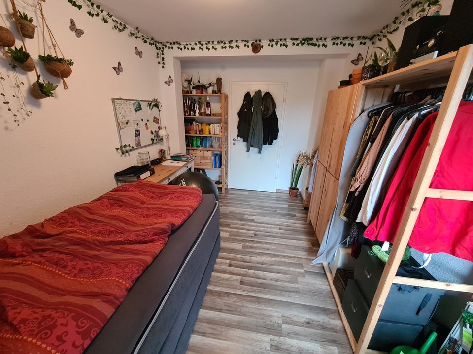 1 Zimmer 12 m² in zweier WG. Zimmer ohne Möbel, Wohnung möbliert. in Rottenburg am Neckar