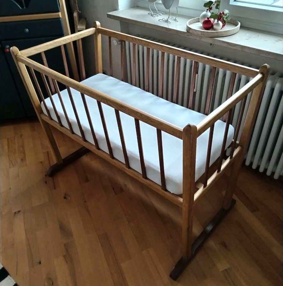 Antikes Babybett Holzbett Baby in Merzhausen