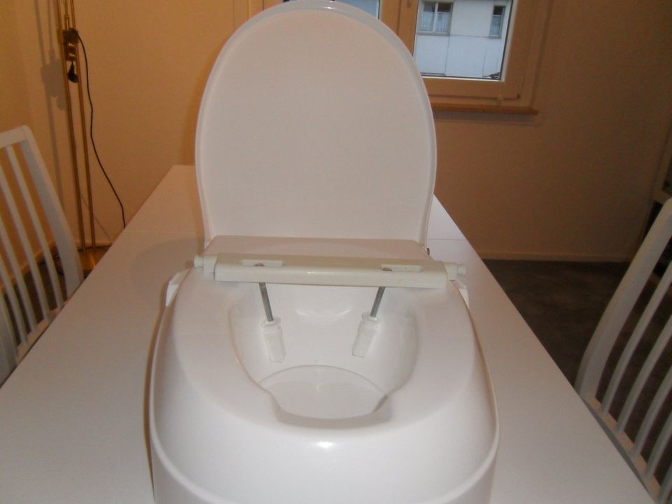 Toilettensitzerhöhung mit Armlehne - Aquatec 900 - in Essen