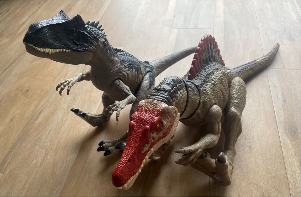 Jurrassic World Dinosaurier Figur beweglich Geräusche Set in Lüneburg